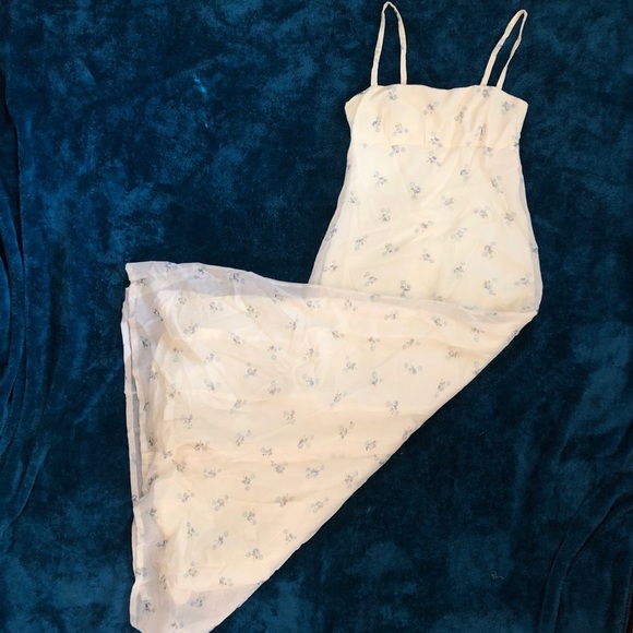 Dresses & Skirts - Pale-yellow vintage maxi dress